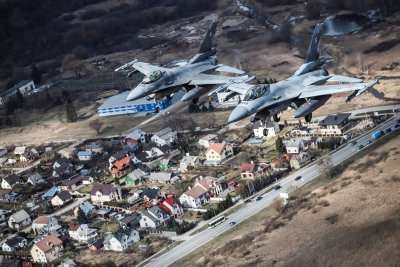 Lenkijos F-16 virš Zoknių