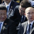 Kinija kamšo sankcijų Rusijai spragas: skolina milijardus dolerių