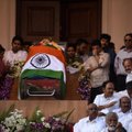 Tūkstančiai žmonių Indijoje gedi mirusios politinės žvaigždės J. Jajalalitos