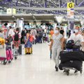 Nuo kitos savaitės Europa atšaukia privalomą kaukių dėvėjimą oro uostuose ir lėktuvuose