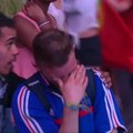 Po Euro 2016 finalo: portugalas berniukas guodė ašarojantį prancūzų sirgalių