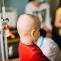 Vaikų vėžys – kitoks nei suaugusiųjų: apie persirgtą ligą vėliau primena nevaisingumas ir reti plaukai