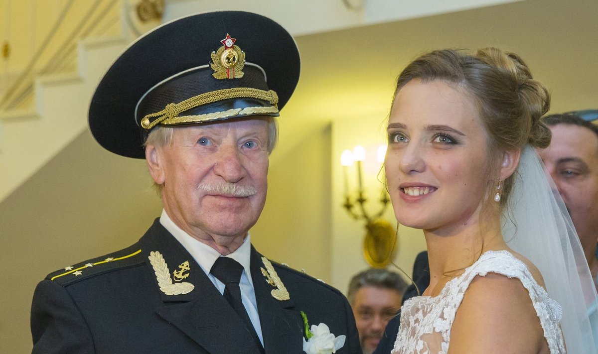 84-erių rusų aktorius Ivanas Krasko ir jo 60 metų jaunesnė žmona