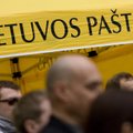 Lithuanians exchange their litas for euros at post offices