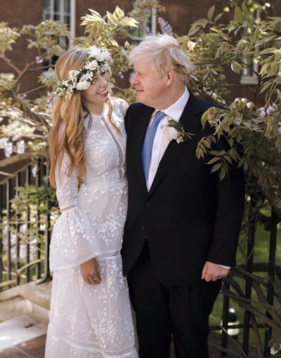Borisas Johnsonas susituokė su savo sužadėtine Carrie Symonds