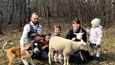Jurginų šeima persikėlė į kaimą ir atrado ramybę: iš ožkelės Cibos pieno pasigamina net ledų