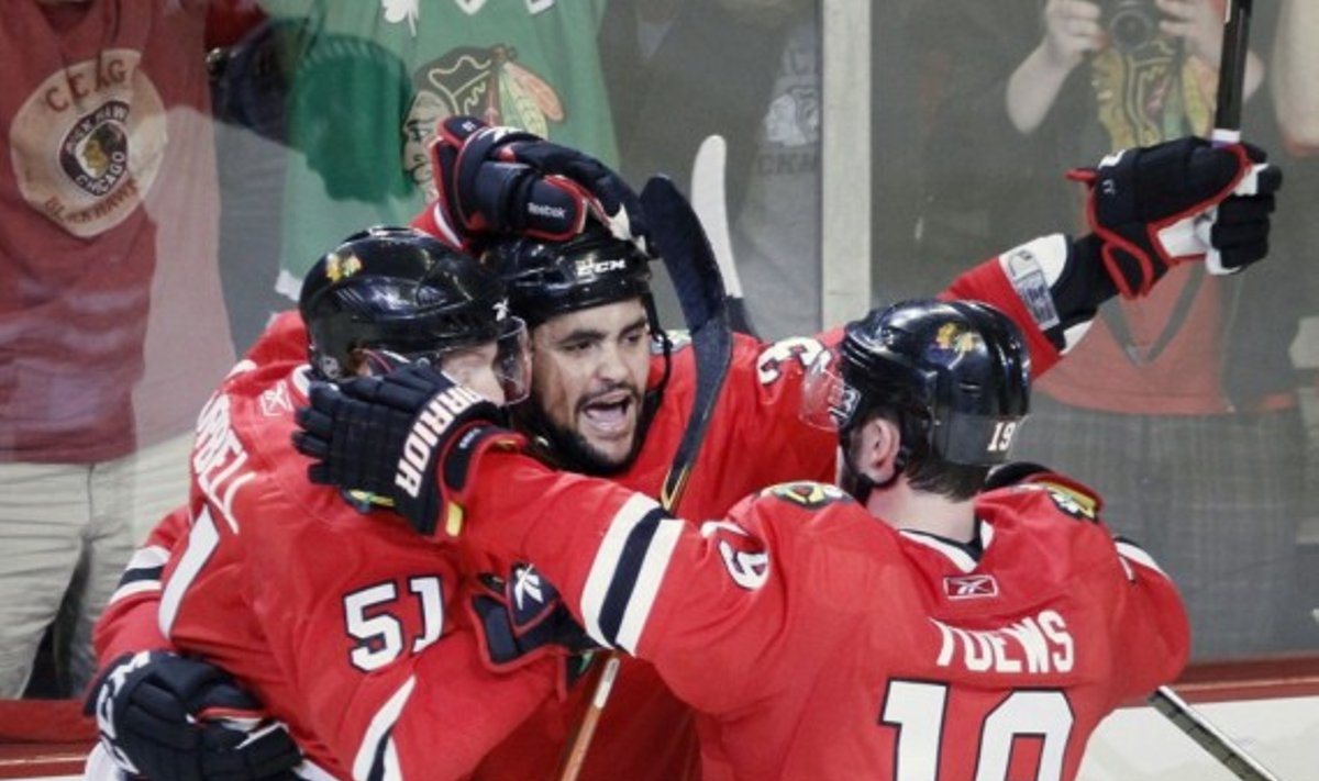"Blackhawks" ledo ritulininkai iškopė į NHL finalą