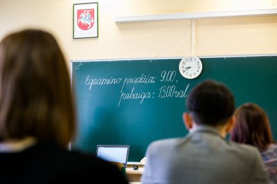 Abiturientai laiko lietuvių kalbos ir literatūros egzaminą