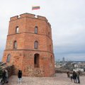 Gedimino pilies bokšte iškelta naujoji trispalvė