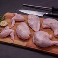 Virtuvės šefai pataria, kaip greitai išpjaustyti viščiuką – tereikia žinoti 3 pjūvius