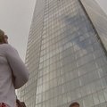 „Greepeace" protestuotojos kopia į aukščiausią Londono dangoraižį