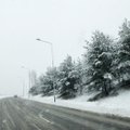 Šeštadienį eismo sąlygas sunkina sniegas