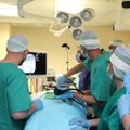 Klaipėdos jūrininkų ligoninės gydytojai atliko unikalią operaciją: sumažino skrandį be pjūvių