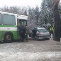 Šiauliuose į avariją sukviestos visos tarnybos, „Peugeot“ vairuotojas neišgyveno