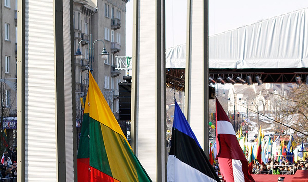 Raising the Baltic States' flags