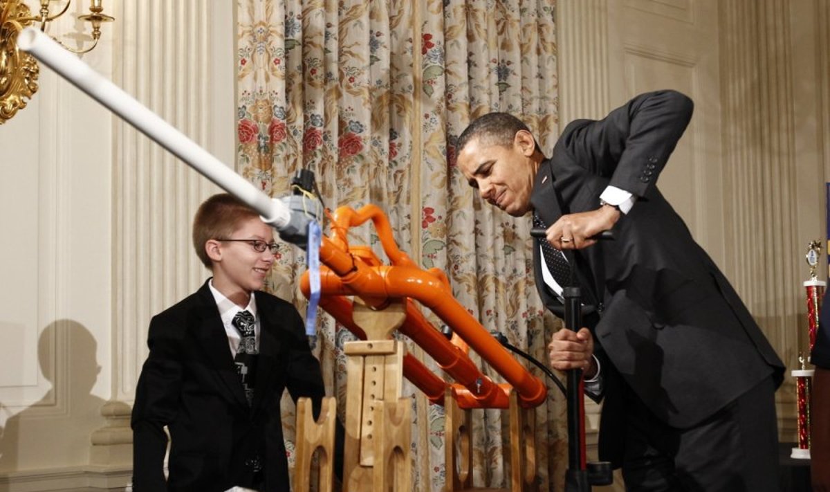 JAV prezidentas B.Obama išbandė zefyrų patranką