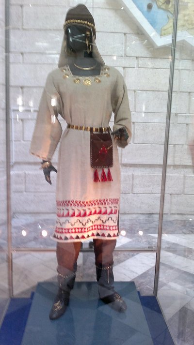 Andronovo kultūros moters kostiumas
