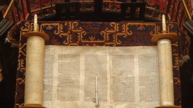 350 year-old Torah scroll returns to Vilnius