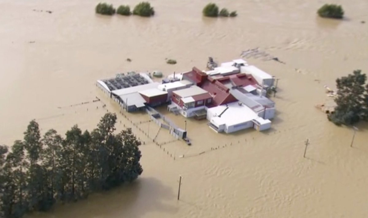 N. Zelandiją užklupus smarkiam potvyniui, tūkstančiams žmonių teko palikti namus
