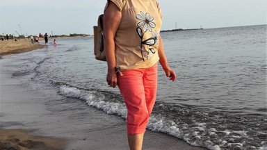 Kasdien po 40 kilometrų nueinanti senjorė gyvenimo be vaikščiojimo neįsivaizduoja
