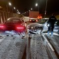 В Вильнюсе столкнулись Porsche, BMW и Rover: сообщается о нелегальной гонке