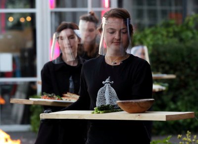 Nyderlanduose restorane išbandytos stiklinės kabinos