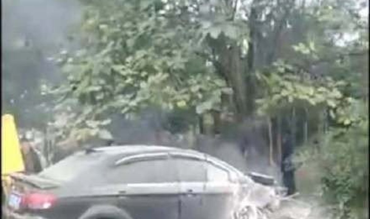 Kinijos pietvakariuose automobiliui užlėkus ant šaligatvio žuvo septyni žmonės