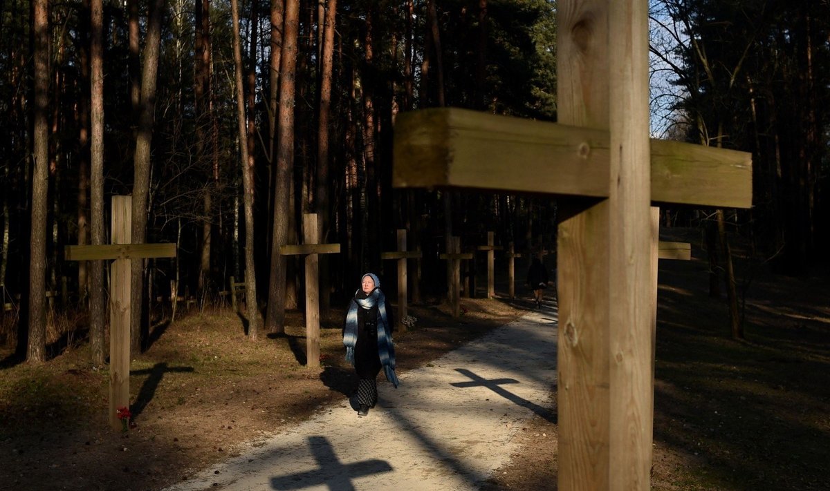 Lenkija pasmerkė kryžių griovimą sovietinių egzekucijų vietoje Baltarusijoje