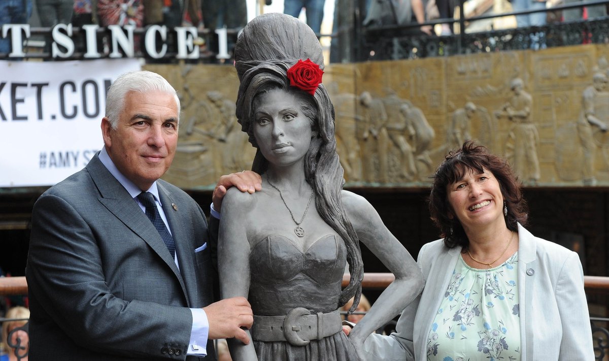 Amy Winehouse skulptūra