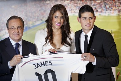 Florentino Perez ir Jamesas Rodriguezas su žmona Daniela Ospina