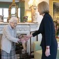 JK premjerė: visa šalis bus labai susirūpinusi dėl karalienės ligos