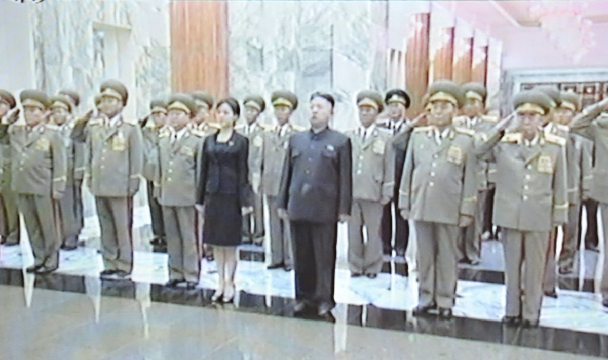 Šiaurės Korėjos vadovas Kim Jong-Unas (Kim Čen Unas) ir jo žmona Ri Sol-Ju (Li Sul Ču)