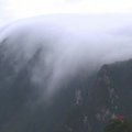 Kinijoje keliautojus ir fotografus užbūrė įspūdingas vaizdas – debesų krioklys