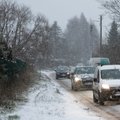 В Литве выпал снег, движение на дорогах в городах парализовано