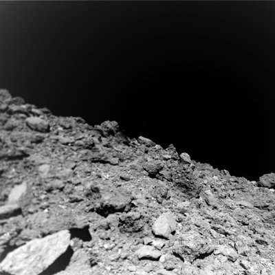 Ryugu asteroidas.