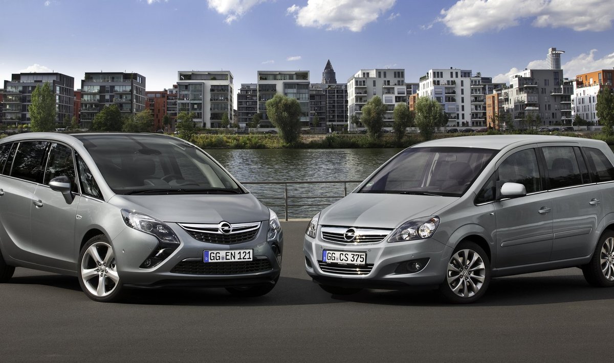 Opel Zafira Tourer (kairėje) ir antros kartos Zafira