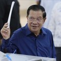 Po keturių dešimtmečių valdžioje apie atsistatydinimą paskelbė Kambodžos premjeras Hun Senas