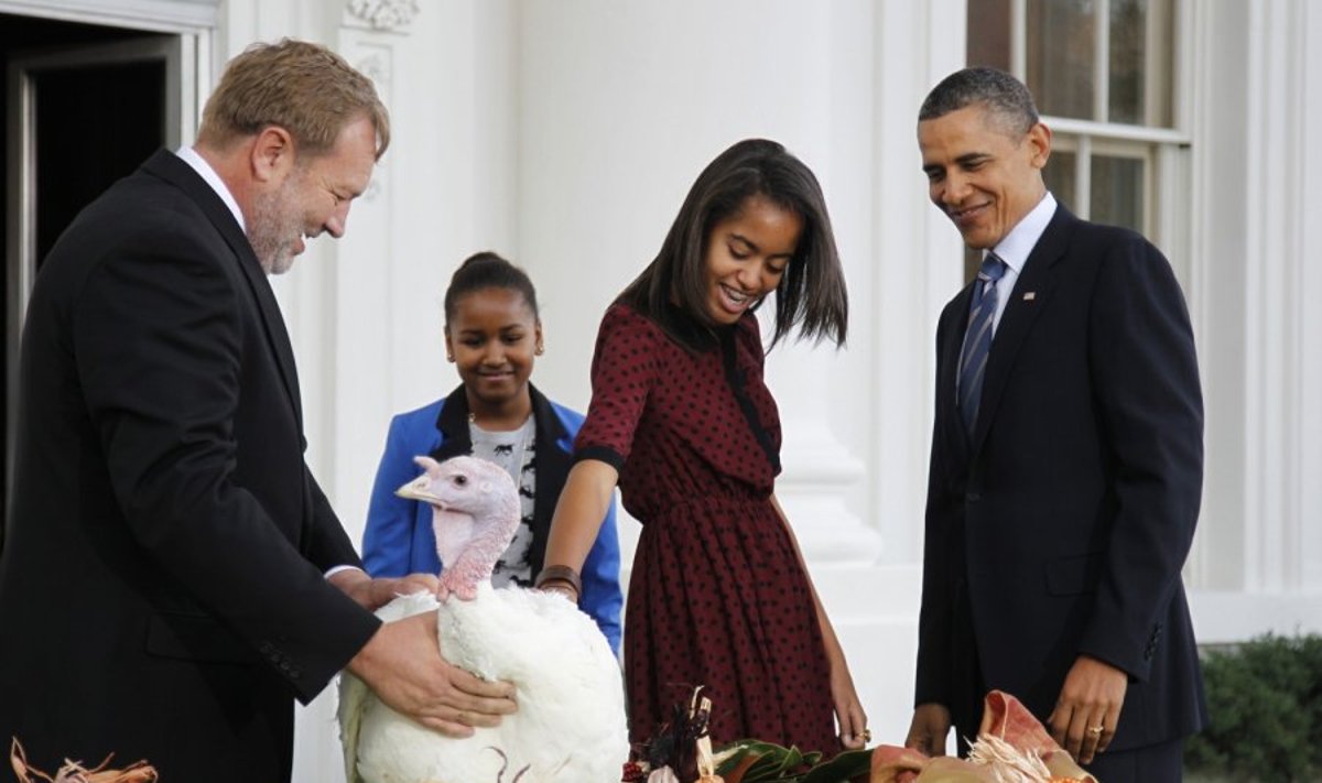 Prieš Padėkos dieną B. Obama suteikė malonę dviem kalakutams