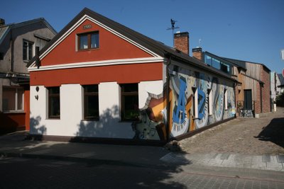 Rekonstruotas 1926 metų modernistinės architektūros raudonų plytų namas Česlovo Milošo gatvėje