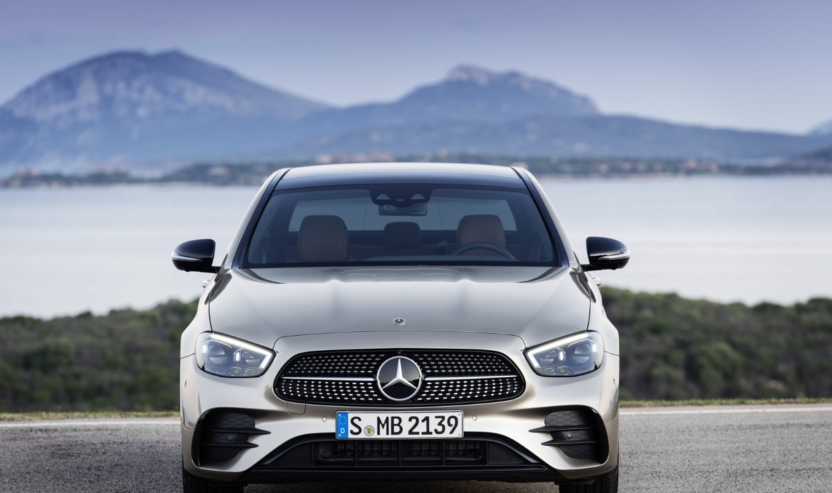 "Mercedes-Benz" atnaujino E klasės modelį
