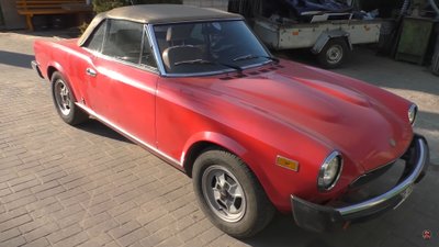 Lietuvis ėmėsi restauruoti seną "Fiat 124 Sport Spider"