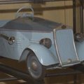 Britas atidarė pedalais varomų mašinėlių muziejų