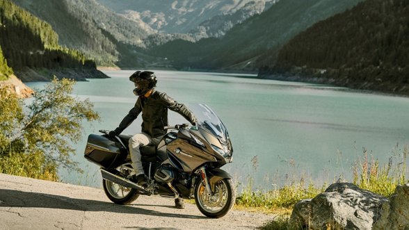 BMW pristatė atnaujintą kelionių motociklą „R 1250 RT“