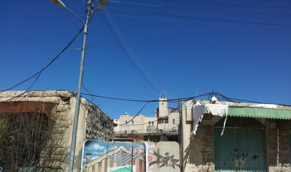 Užtvertas praėjimas žydų nausėdijos link Hebrone