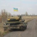 Ukraina: Kijevo kariai atitraukia ginkluotę nuo fronto linijos