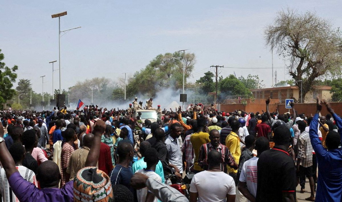 Protestas prie Prancūzijos ambasados Nigeryje