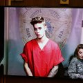Nenurimstančiam J. Bieberiui pateikti kaltinimai žmogaus užpuolimu