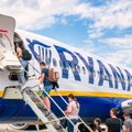 „Ryanair“ pirmą kartą žada pamaloninti akcininkus, kartu įspėja dėl pristatymų