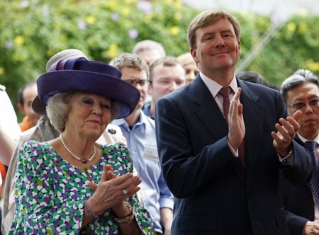 Nyderlandų karalienė Beatrix su sūnumi princu Willem-Alexanderiu