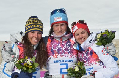Švedė Charlotte Kalla ir norvegės Marit Bjoergen bei Heidi Weng
